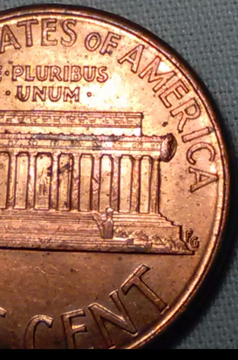 1990-P-Lincoln-Memorial-Cent-With-Big-Die-Chip-On-Memorial-Roof-Beehive